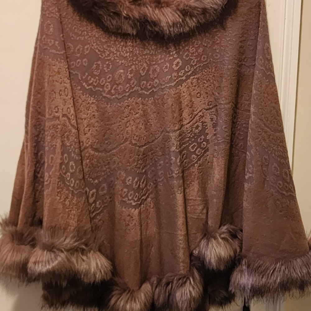 Ladies faux fur cape